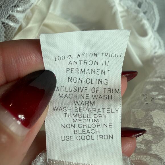 Vintage Ashley Taylor White, Lace, Sleeveless, Nighty/Slip- 38(M) - Picture 6 of 10